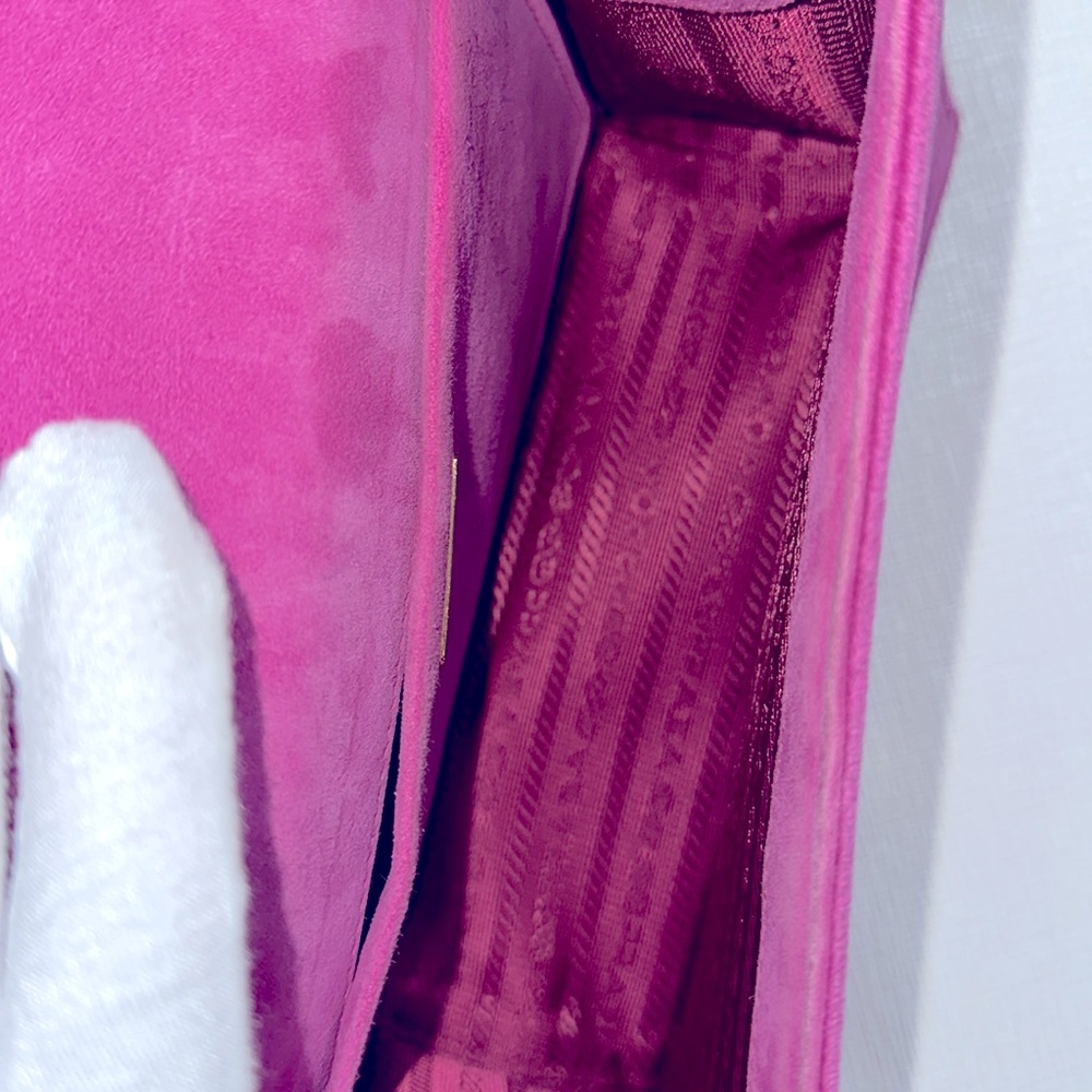 🔥SOLD🔥Prada Trompe L’oeil Velvet Cahir Bag -Fuchsia WITH ENTRUPY COA! - Picture 8 of 13